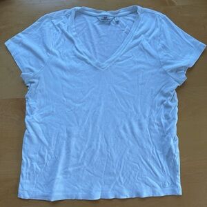Vineyard Vines White V-Neck T-Shirt